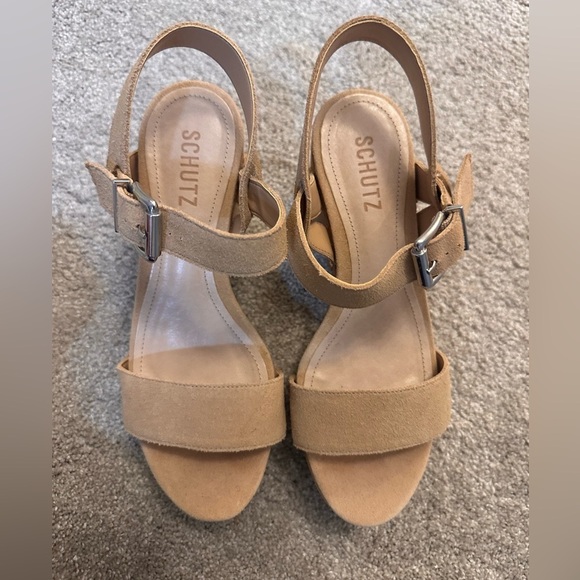 SCHUTZ - GAYLEH SUEDE PLATFORM SANDALS IN LIGHT NUDE - Picture 5 of 5